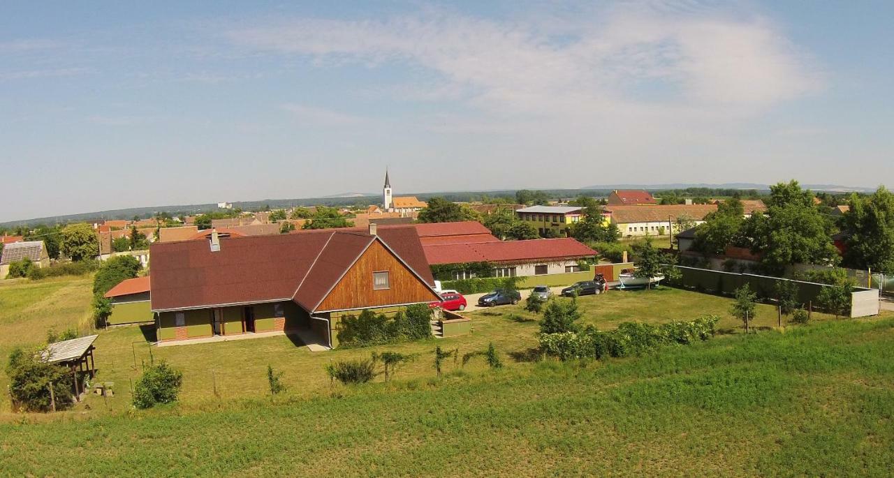 Penzion Pod Vápenkami Straznice Exterior foto